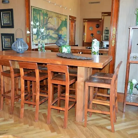 Luxury 4 Bedrooms In Daire