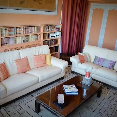 Daire Luxury 4 Bedrooms In *