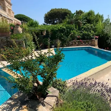 Daire Luxury 4 Bedrooms In *