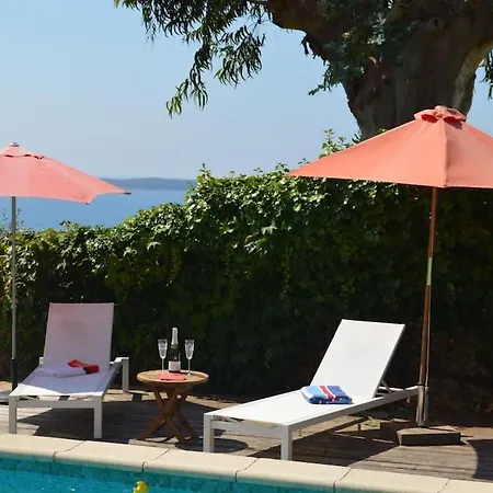 Luxury 4 Bedrooms In